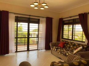 JULZ Place 3 bedroom Apartment with a lake view